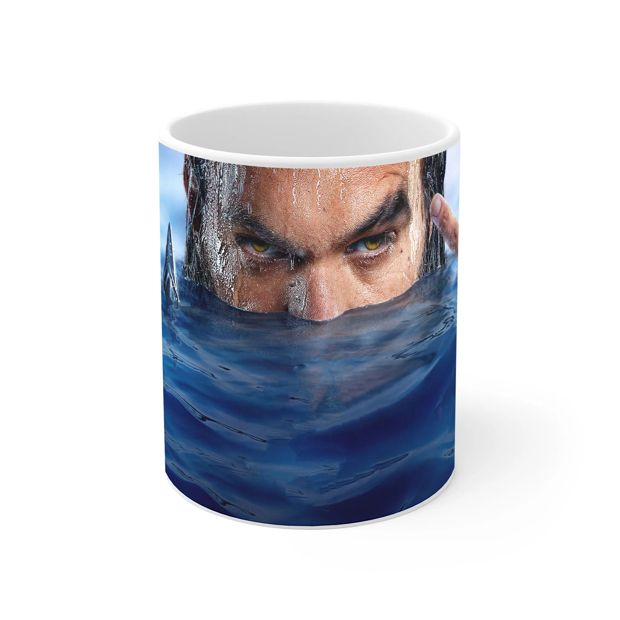 ماگ لیمینات طرح فیلم آکوامن Aquaman قهرمان در حال ظهور از آب کد NM10514